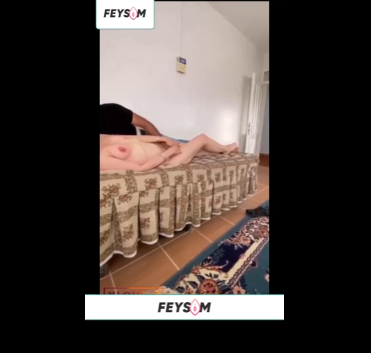 Ulu Gavat Gecekonduya Götürdüğü Karısını Başkasına Siktiriyor