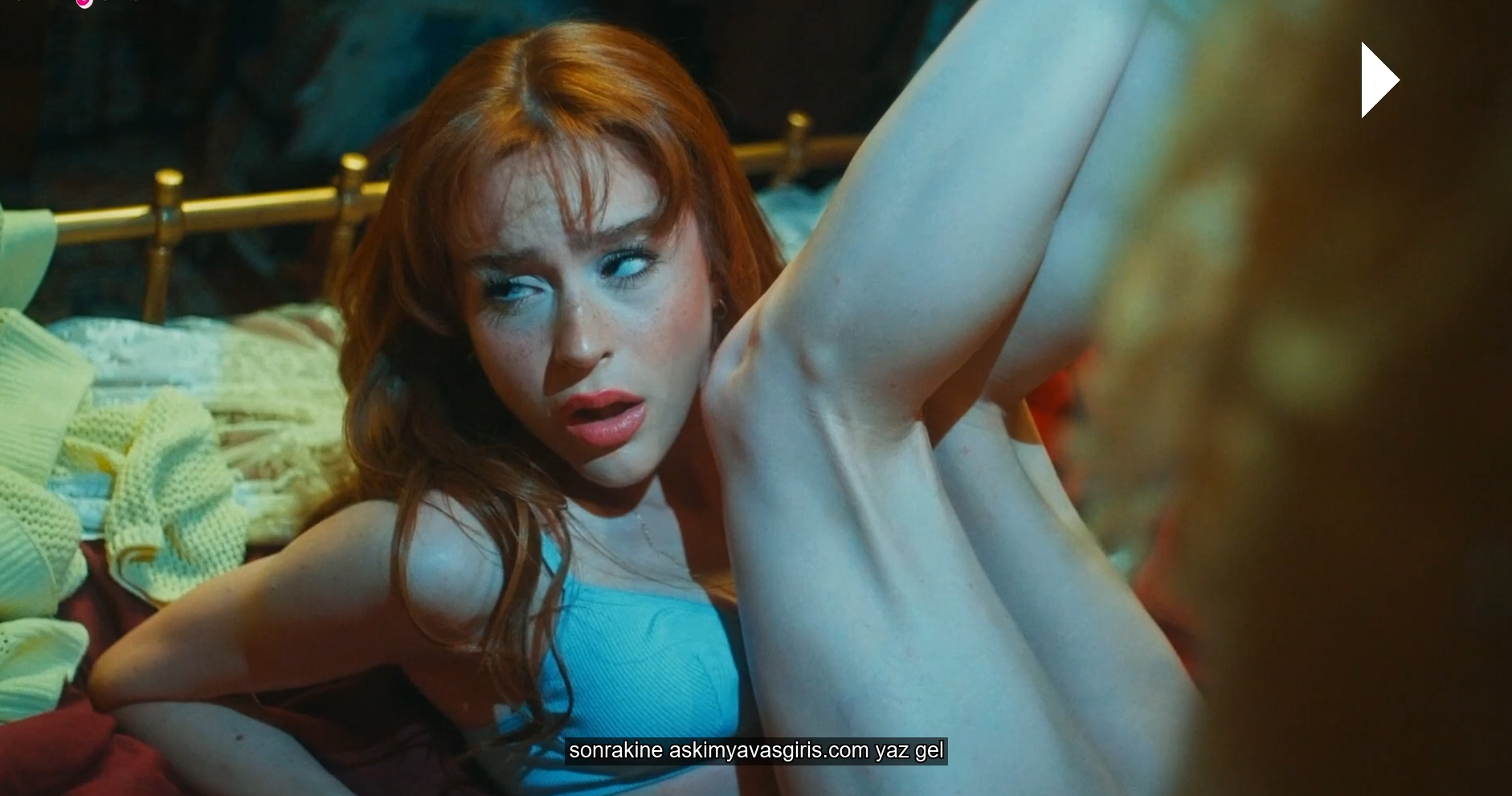 Jasmine Asena Keskinci Uçan Kuşa Bile Veriyor