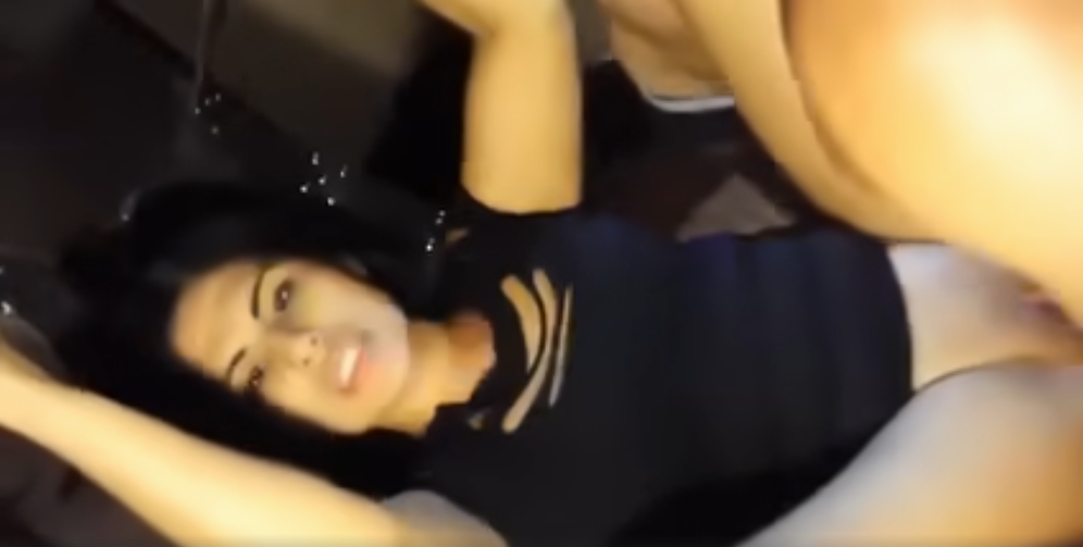 4 Zenci 1 Kadını Kelepçeleyip Sikiyorlar – BBC Gangbang