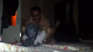 Hacı Dayı Türbanlı Eşini Yatırmış Sert Sikiyor